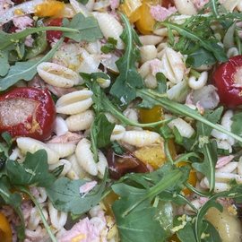 Ciao Ragazzi cette semaine saveurs siciliennes avec la salade fraîche pâtes, orange, fenouil,  tomates , roquette , thon , piments doux farcis thon parmesan ! Bonne semaine à tous 🇮🇹🇮🇹